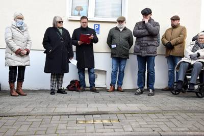 Bürgermeister Lutz Wagner erinnert in seiner Rede an Familie Keller und Ludwig Klaes.