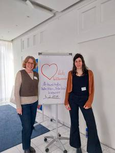 Koordinatorin der Frühen Hilfen Ute Berledt-Dörr (li.) und Fachreferentin Christine Schoelen © Stadt Königswinter Koordinatorin der Frühen Hilfen Ute Berledt-Dörr (li.) und Fachreferentin Christine Schoelen