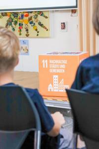 Ein Würfel mit dem Aufdruck "11 nachhaltige Städte und Gemeinden"