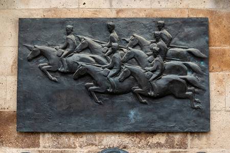 Relief mit einer Darstellung von Reitern und Pferden