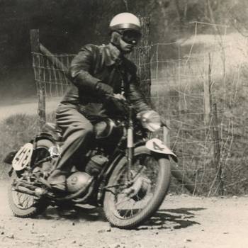 Foto: Hans Müller bei der Westdeutschen Zuverlässigkeitsfahrt 1953 im Siebengebirge
