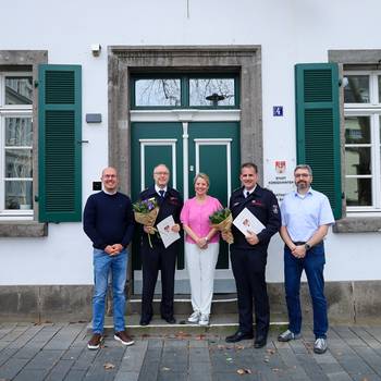 Michael Bungarz (2.v.li) und Jens Bellinghausen (2.v.re) erhielten ihre Bestellungsurkunden © Stadt Königswinter/Pressestelle Michael Bungarz (2.v.li) und Jens Bellinghausen (2.v.re) erhielten ihre Bestellungsurkunden