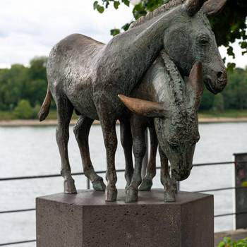 Eselsbrunnen am Rheinufer