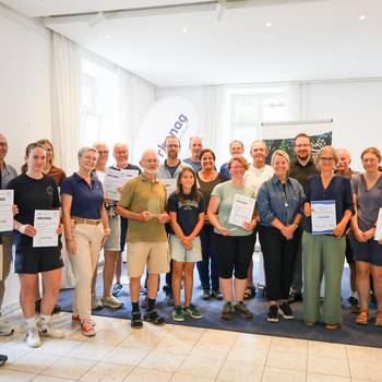 Die Gewinnerinnen und Gewinner des diesjährigen STADTRADELN wurden von der Stadt Königswinter und rhenag Energie ausgezeichnet. © Stadt Königswinter/Pressestelle Gruppenbild der Gewinner:innen