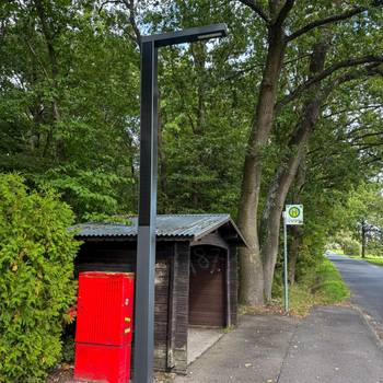 Die neue Laterne an der Haltestelle "Frohnhardt Denkmal"