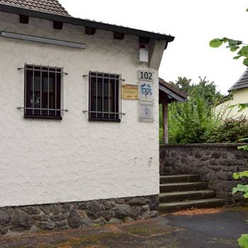 HausJugendEingangTreppe02 low