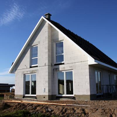 Einfamilienhaus im Rohbau auf Baustelle