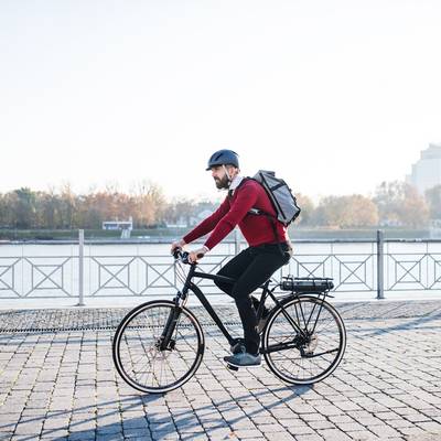 Radfahrer auf dem Weg zur Arbeit