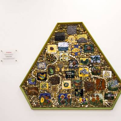 Wandbild Mosaik "Schöpfung", 1995 von Schülerinnen und Schülern der Paul-Moor-Schule erstellt