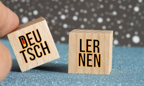 Symbolbild, Würfel mit Aufdruck: Deutsch Lernen