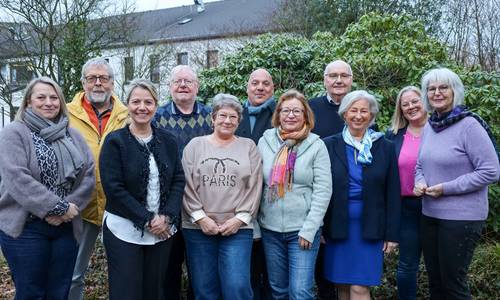 Bürgermeisterin Heike Jüngling (2.v.li) und Mitabeiterinnen des Geschäftsbereiches Soziales und Generationen mit der neugewählten Seniorenvertretung Königswinter