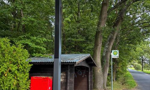 Die neue Laterne an der Haltestelle "Frohnhardt Denkmal"