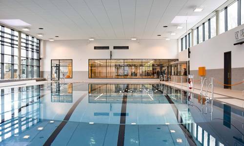 Schwimmhalle im neuen Hallenbad