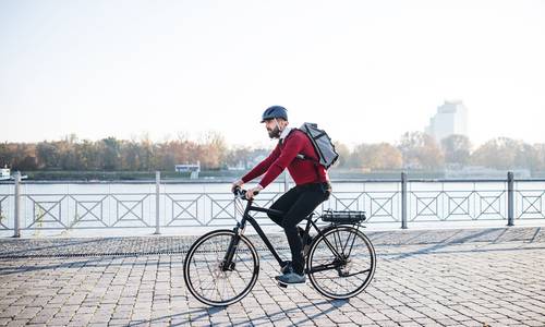 Radfahrer auf dem Weg zur Arbeit