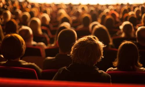 BesucherInnen im Theater