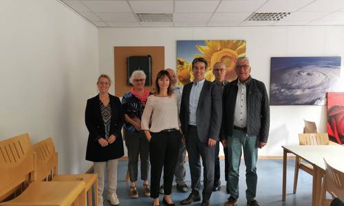 Die scheidenden Schiedspersonen Ferdinand Bolduan (re.) und Dr. Claudia Nacke (3. v.li.) werden durch den Direktor des Amtsgerichts Königswinter, Oliver Schoenijahn (2. v. re), aus dem langjährigen Schiedsdienst entlassen. Martin Kaufmann (3 v.re) ist neuer gewählter Schiedsmann.