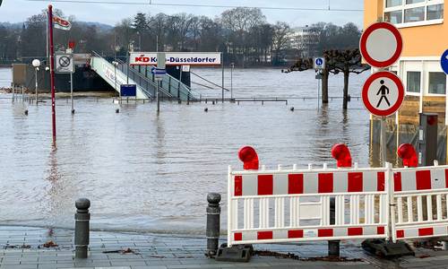 Hochwasser Absperrung am Marktplatz, Archivbild