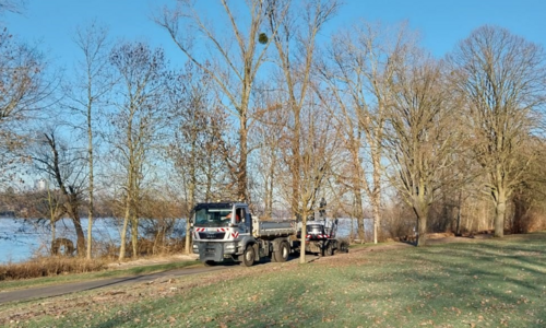 Schweres Gerät am Radweg in Niederdollendorf