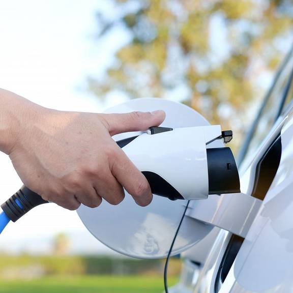 E-Mobilität AdobeStock 316671337 paulynn
