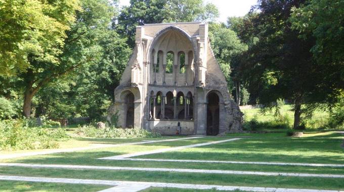 Klosterruine Heisterbach im Sommer