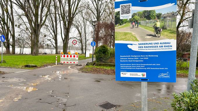 Ein Schild informiert über die Baumaßnahme