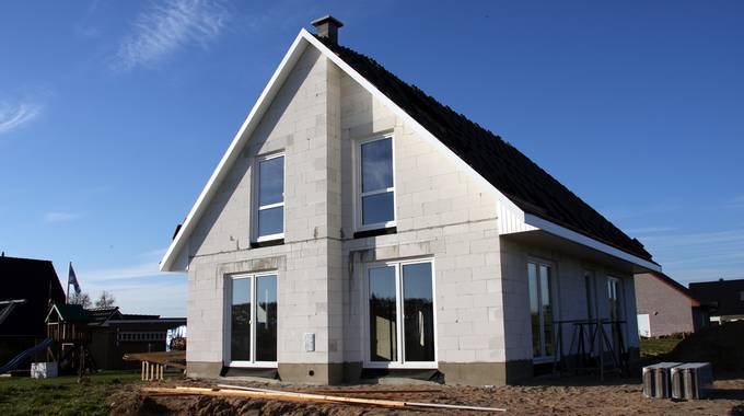 Einfamilienhaus im Rohbau auf Baustelle