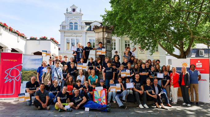 Gruppenbild aller Teilnehmenden