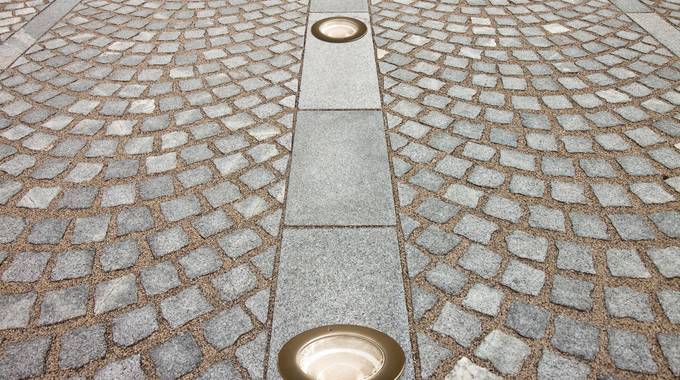 Symbolbild, LED-Beleuchtung auf dem Boden