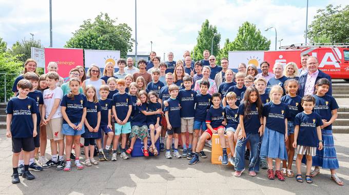 Die Schülerinnen und Schüler und weitere Akteure von "Schlau unterwegs"