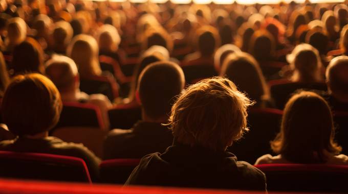 BesucherInnen im Theater